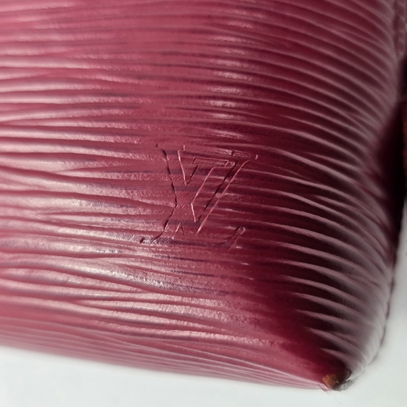 LOUIS VUITTON Epi Cosmetic Bag PM - Picture 9 of 12